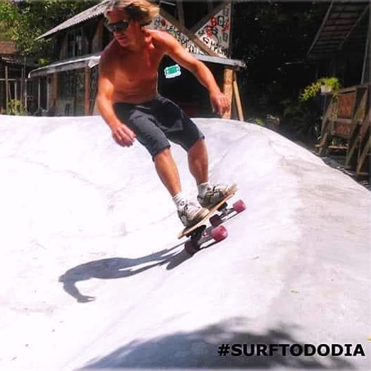 lelo na onda surfando no mundoparaleloskatepark